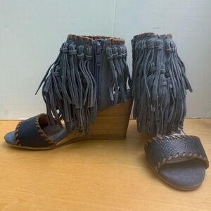 New in Box Naughty Monkey Sz 6 Blue Indigo Fringe Leather Open Toe Wedge Sandals